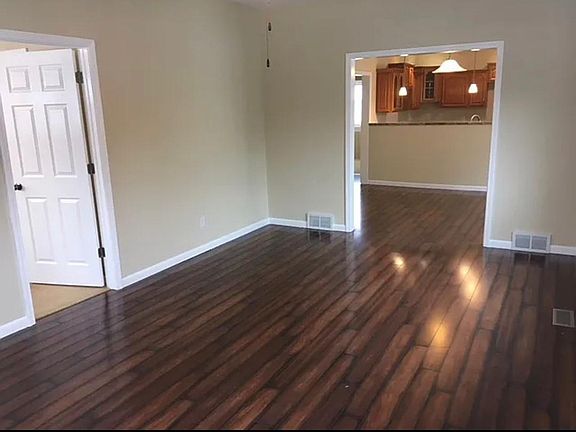 4th image of 202 Gernhart Ave