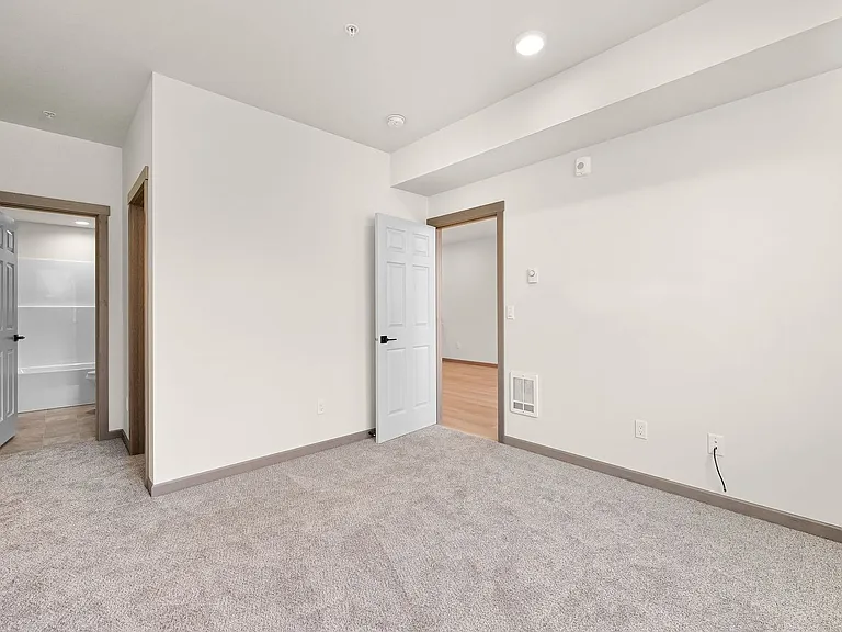 146 Prince Ave — Photo 30