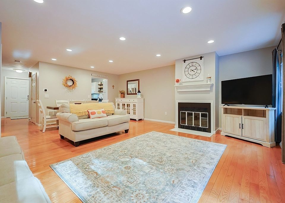 Laurelwood Condominiums 124 Laurelwood Dr Hopedale MA Zillow