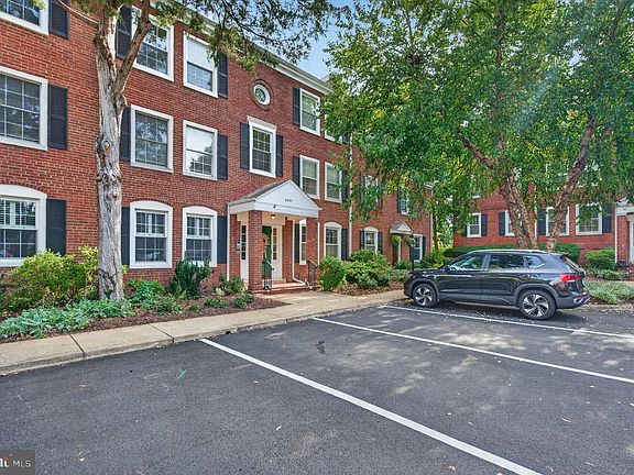 3rd image of 3027 S Columbus St APT B1
