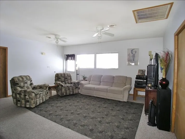 110 Shelia Rd — Photo 2