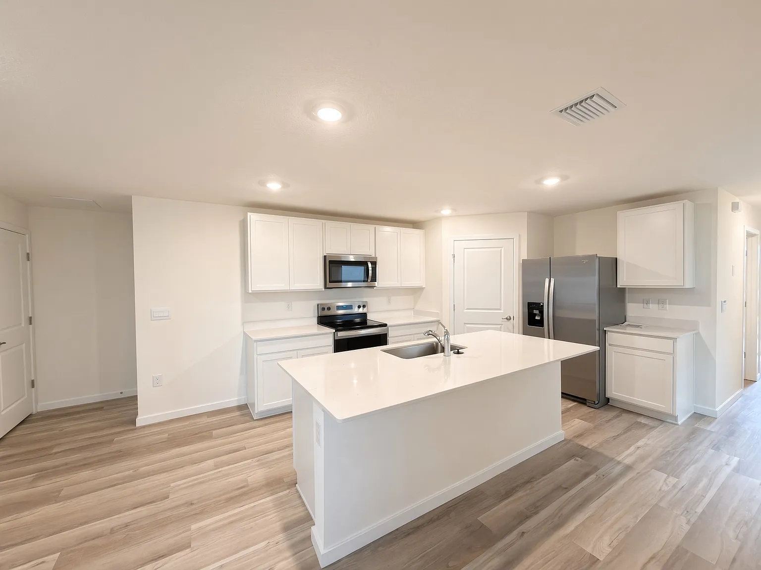 4 bed, 1605 sqft, $2,350 — Photo 4