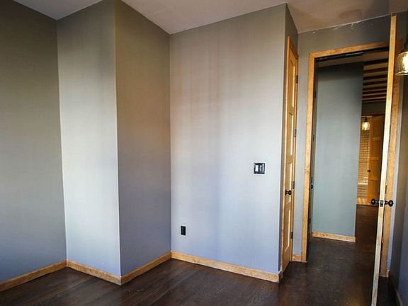 3rd image of 194 Montrose Ave #4VB