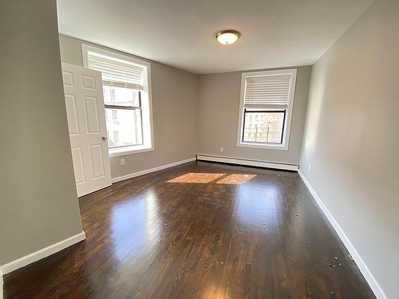 5th image of 215 E 164th St
