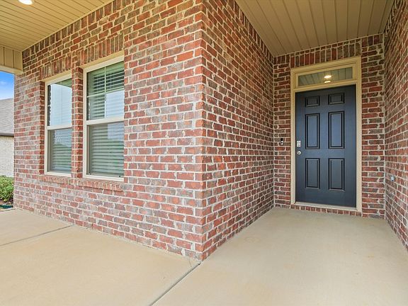 3rd image of 227 Poplar Hollow Dr