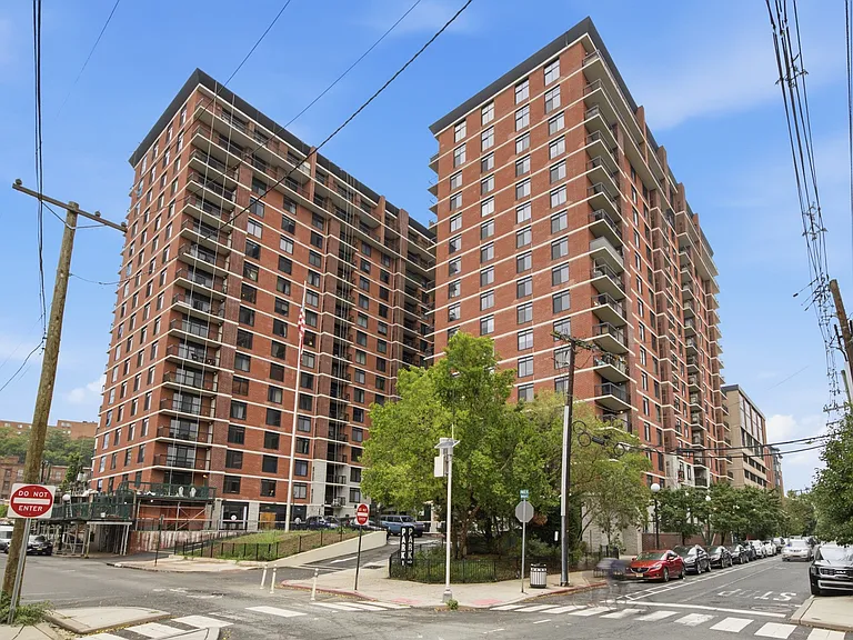 700 1st St #14F — Photo 23