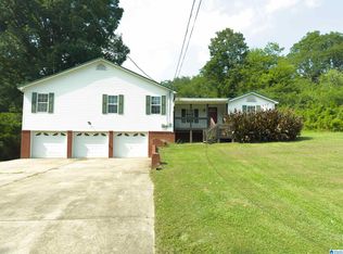 532 8th Ave NE, Graysville, AL 35073