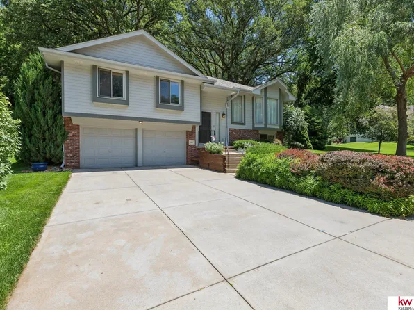 105 Martin Dr, Bellevue, NE 68005
