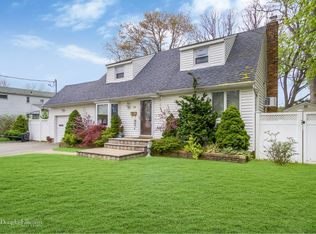 79 Westwood Rd N, Massapequa Park, NY 11762