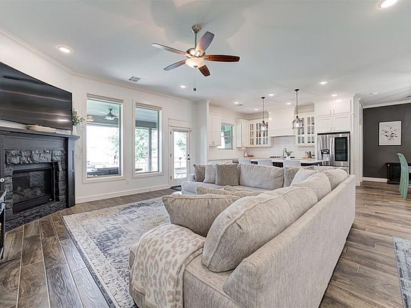 5th image of 3515 Riverfront Dr