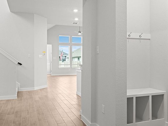 3rd image of 188 Yosemite Dr