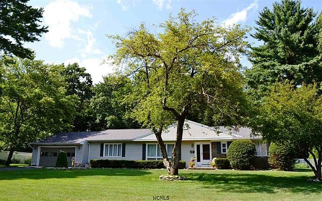 1st image of 18 Wincrest Dr
