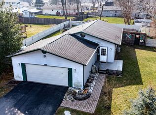 8109 E Meadow Ln, Wonder Lake, IL 60097