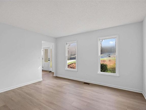 5th image of 511 Lakeside Dr