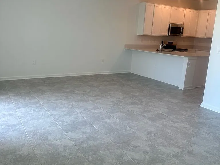 3319 Laurent Loop — Photo 7