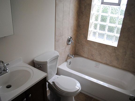 2nd image of 4715 W Cornelia Ave #1W