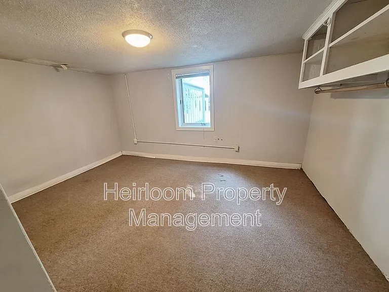 2114 E 4th St — Photo 17