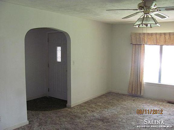 4th image of 1007 Sunrise Dr
