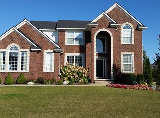 25596 Coach Ln, South Lyon, MI 48178
