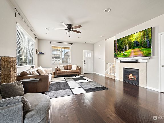 4th image of 3341 Nova Street NE