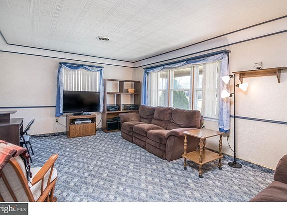 3rd image of 617 Lyman Ave