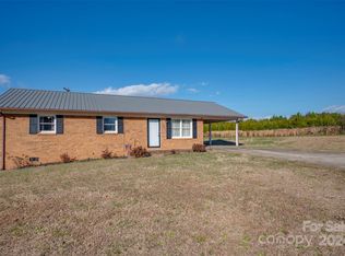 695 Old Hollis Rd, Ellenboro, NC 28040