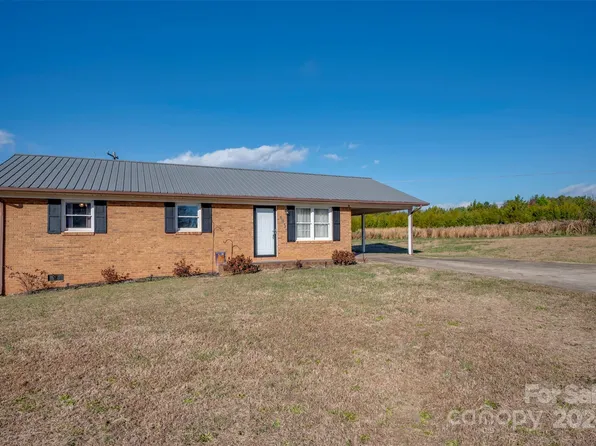 695 Old Hollis Rd, Ellenboro, NC 28040