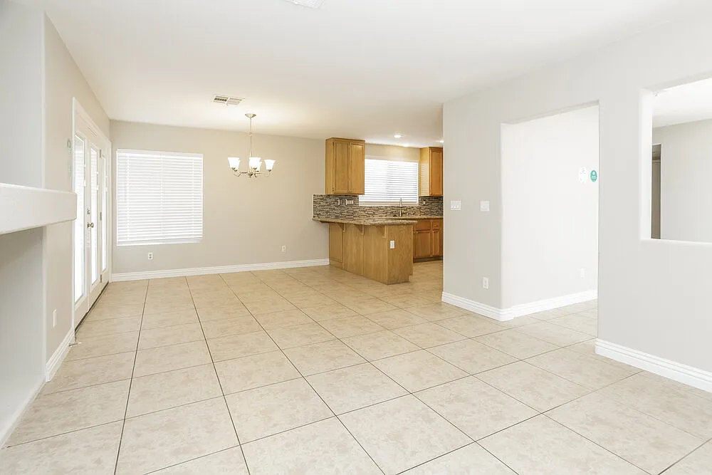 3 bed, 2.5 bath, 1722 sqft, $2,190 — Photo 4