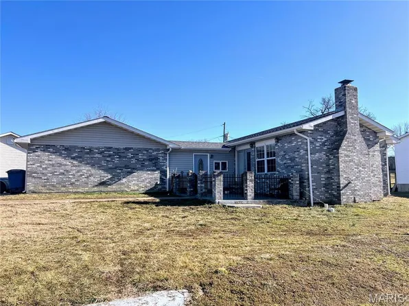 304 W Cedar St, Desloge, MO 63601