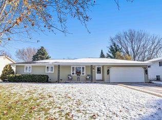 437 Robert Ln, Green Bay, WI 54311