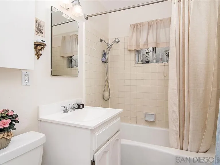 4735 Valencia Dr #1/2 — Photo 4