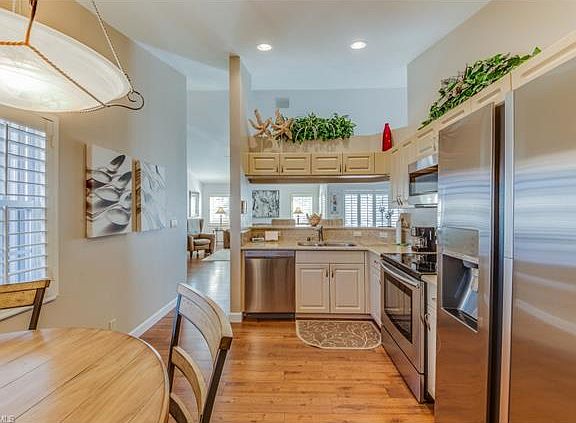 2nd image of 8801 Cascades Isle Blvd