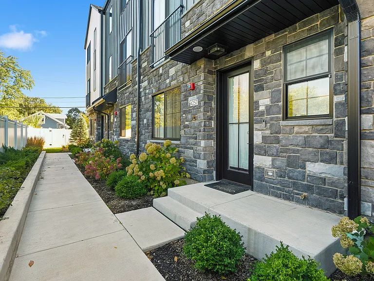 Bloom Street Townhomes — Photo 11