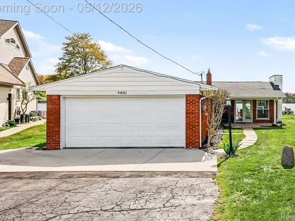 9801 Coledale Ct, White Lake, MI 48386