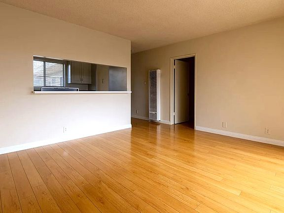 4th image of 6255 Fulton Ave #15