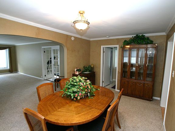 DINING ROOOM