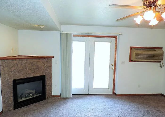 530 Iris Ave — Photo 3