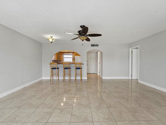 5th image of 719 Lori Drive #211