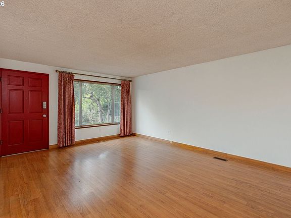 3rd image of 16007 NE Sacramento St