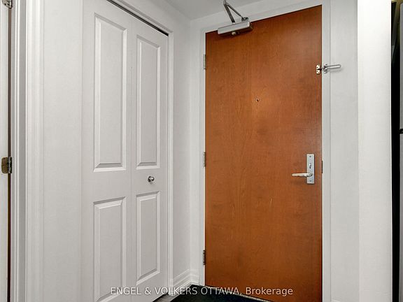 4th image of 242 Rideau St #1305