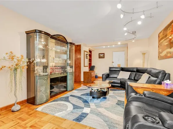 1075 Sheepshead Bay Road image 6 of 23