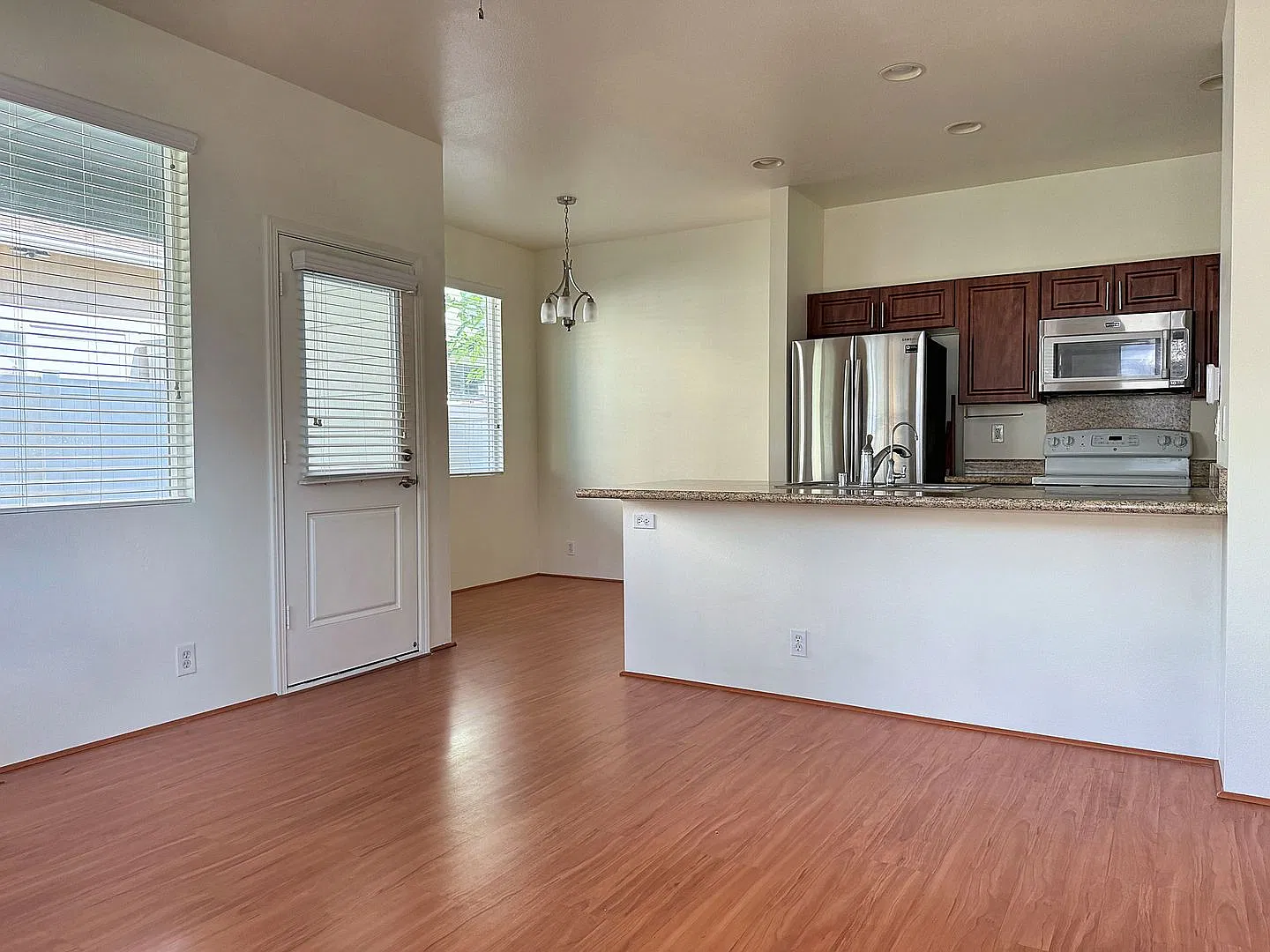 Ewa Beach 3BR/2.5BA Home w/ 2-Car Garage, Central A/C & Washer/Dryer — Photo 2