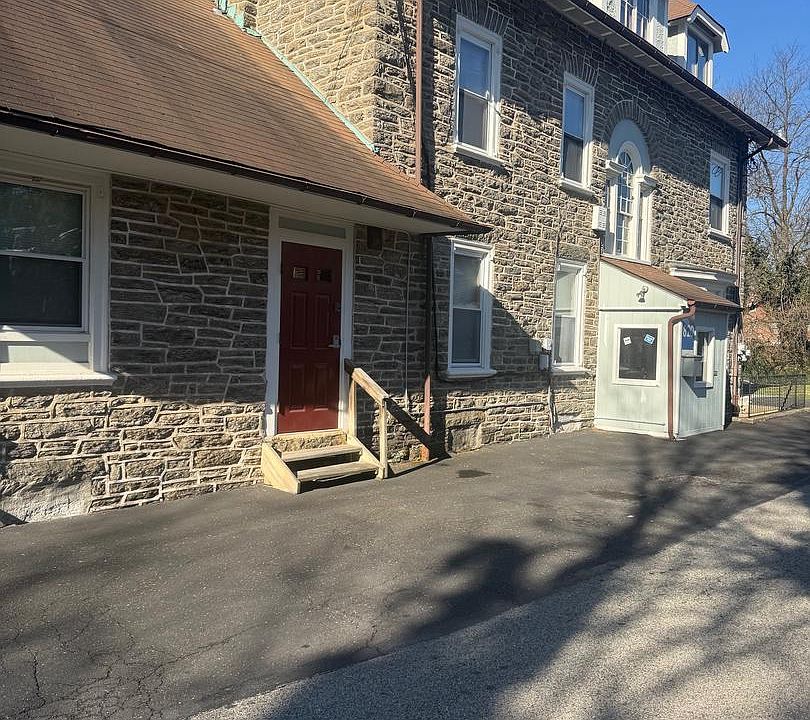 1st image of 820 E Vernon Rd