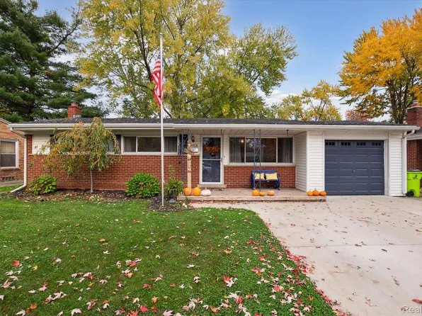 29705 Magnolia Dr, Flat Rock, MI 48134