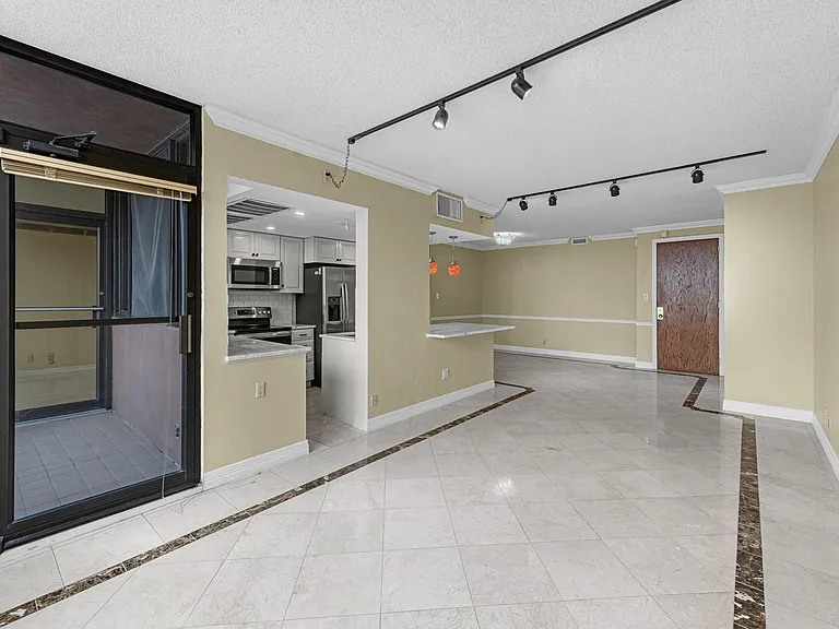 5150 Hidalgo St #202 — Photo 15