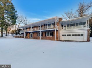 6476 Overlook Dr, Alexandria, VA 22312