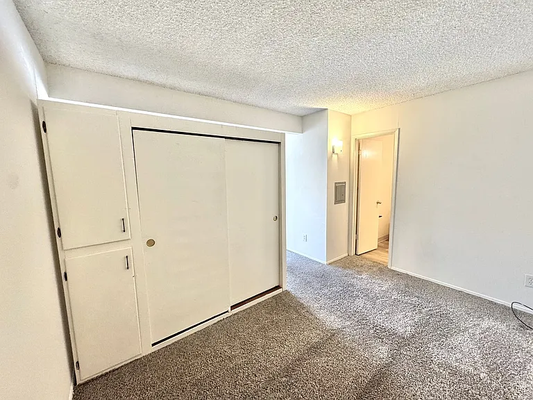 7821 Linda Vista Road — Photo 4
