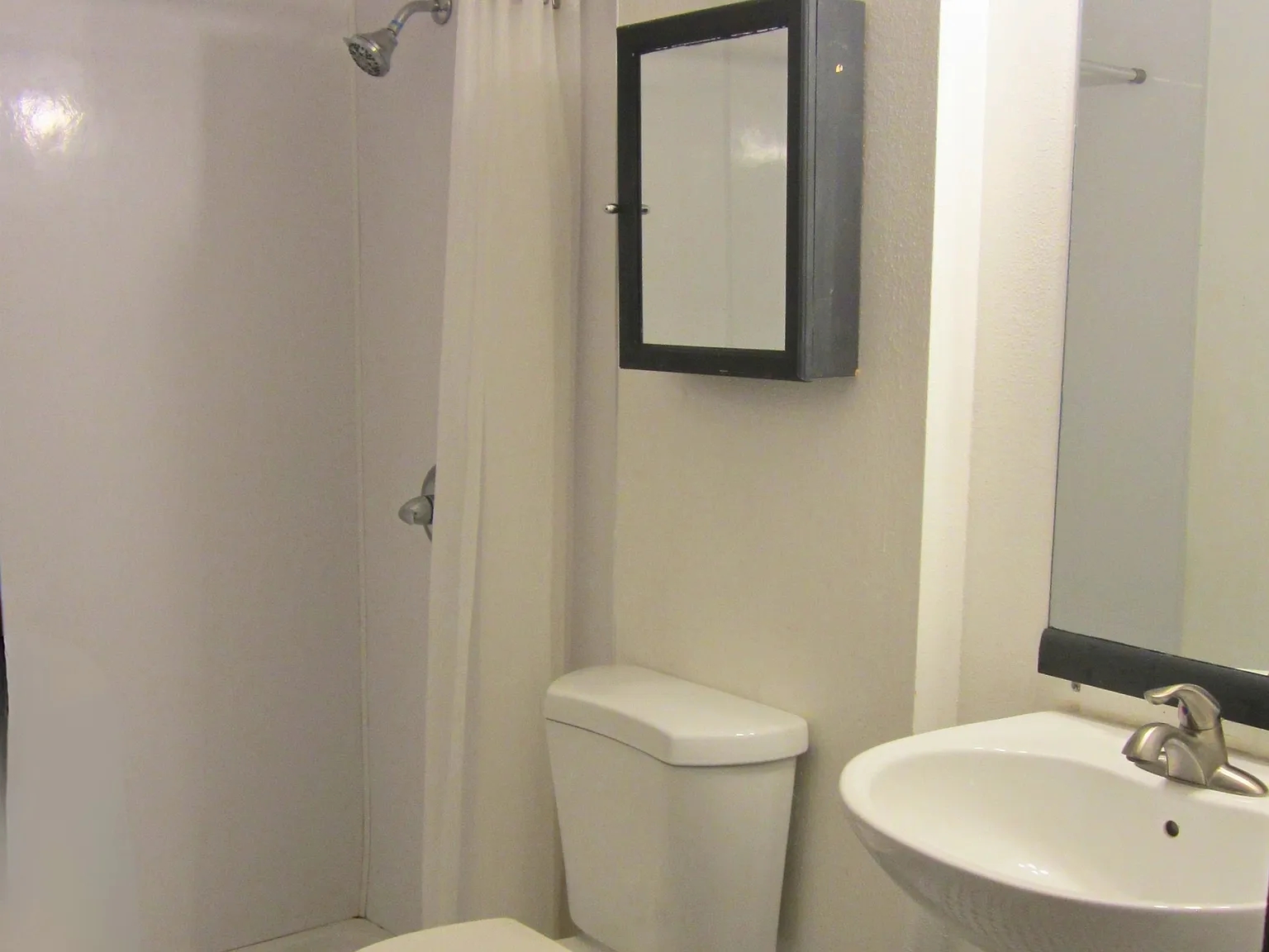 2 bed, 1000 sqft, $1,875 — Photo 1