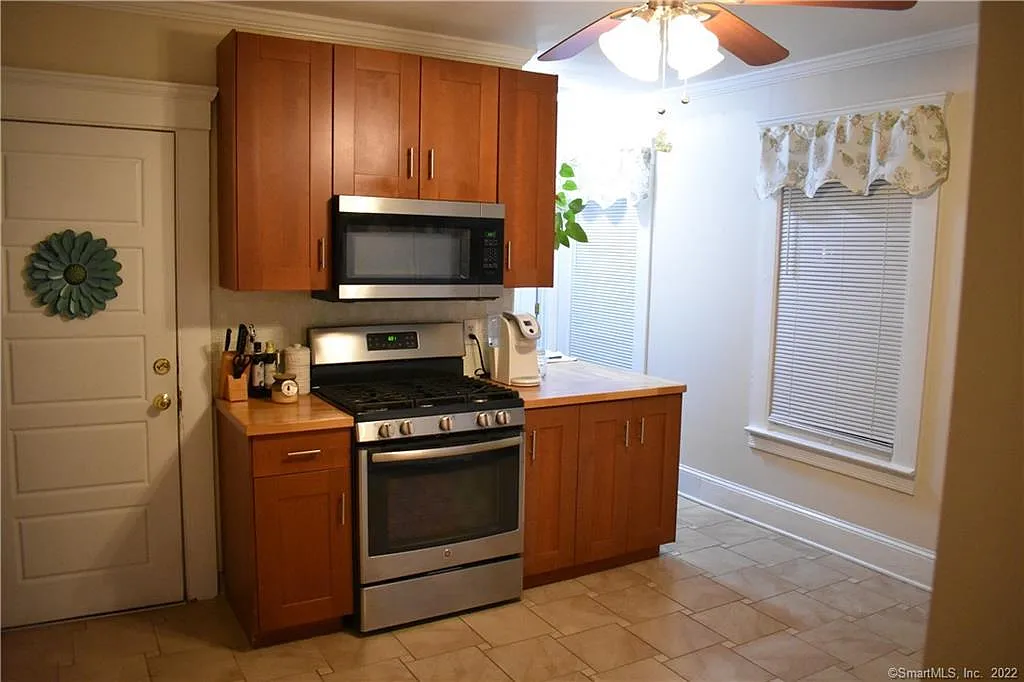 Building Photo - 181 Leete St #1
