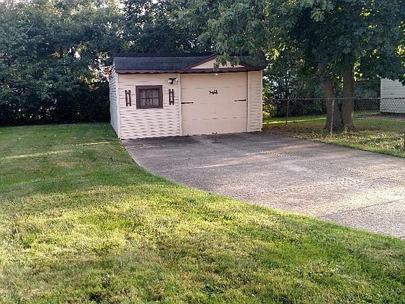 3rd image of 17326 Lotus Dr